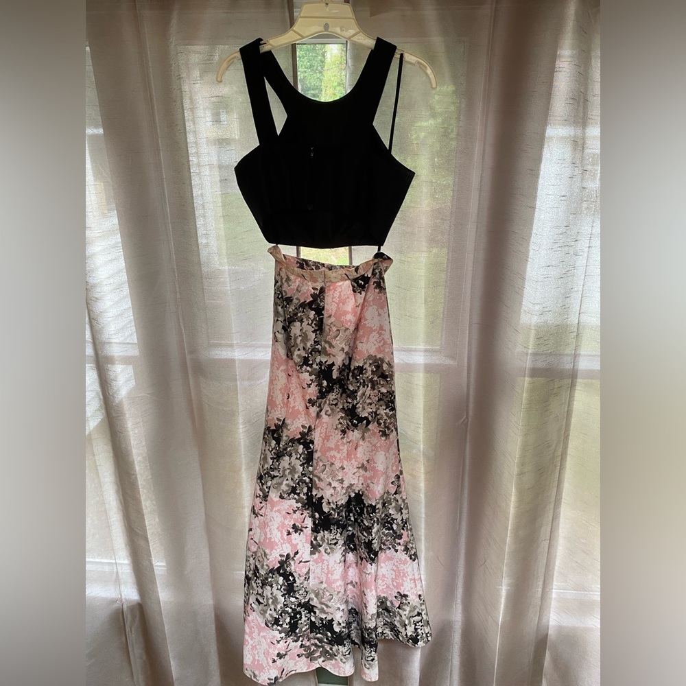 Caché Prom Dress - Picture 3 of 6